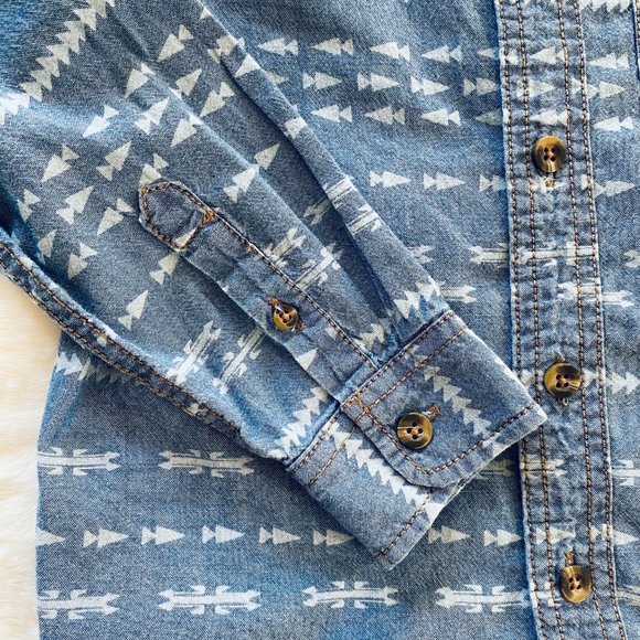 Chambray Long-Sleeved Button-Down Shirt Boy size 5T Southwest Arrowhead Print - Picture 5 of 9